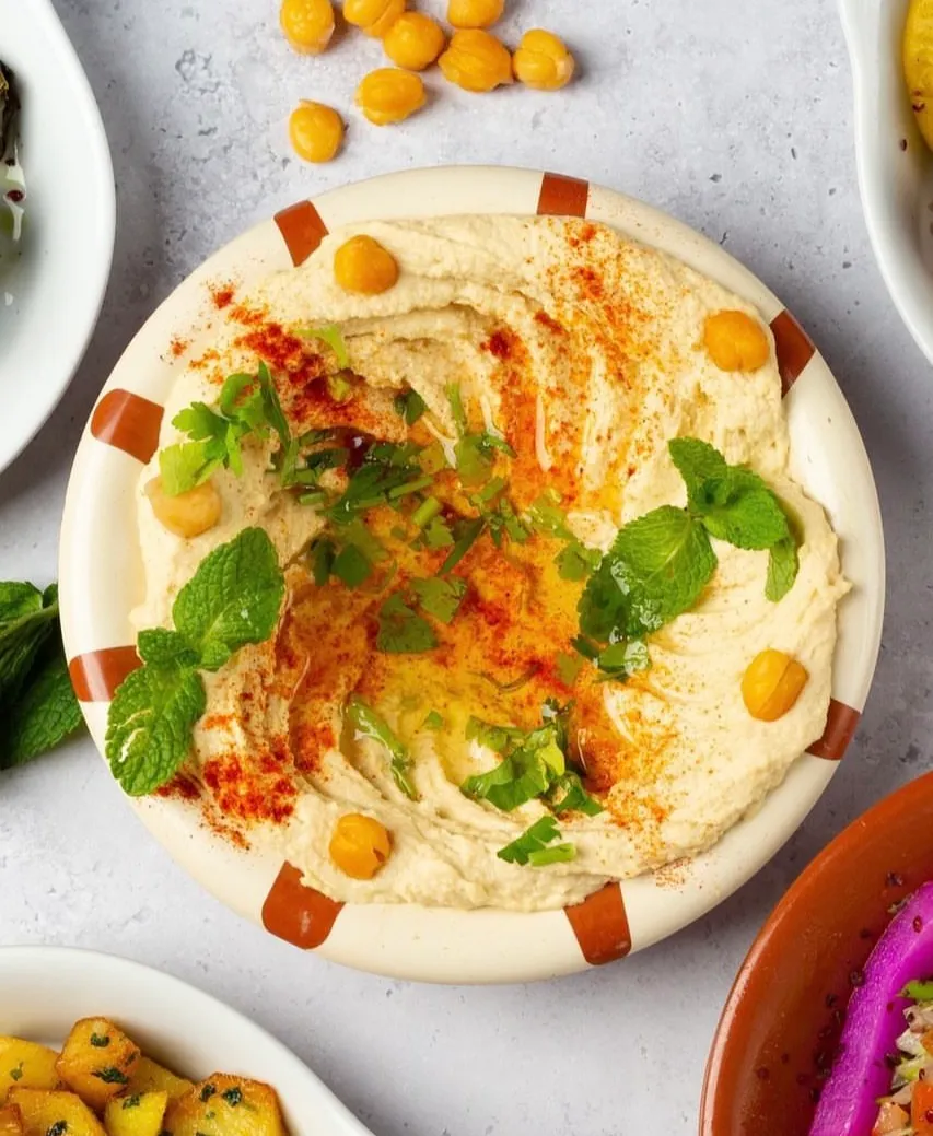 Hommous with olive oil, chilli and fresh mint